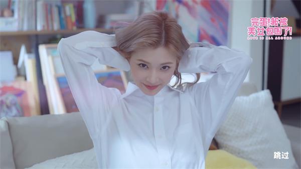 完蛋我被美女包围了