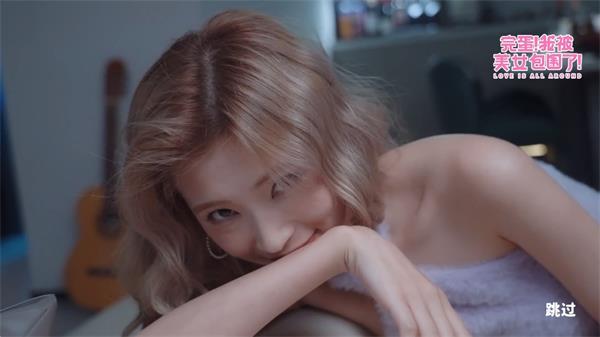 完蛋我被美女包围了